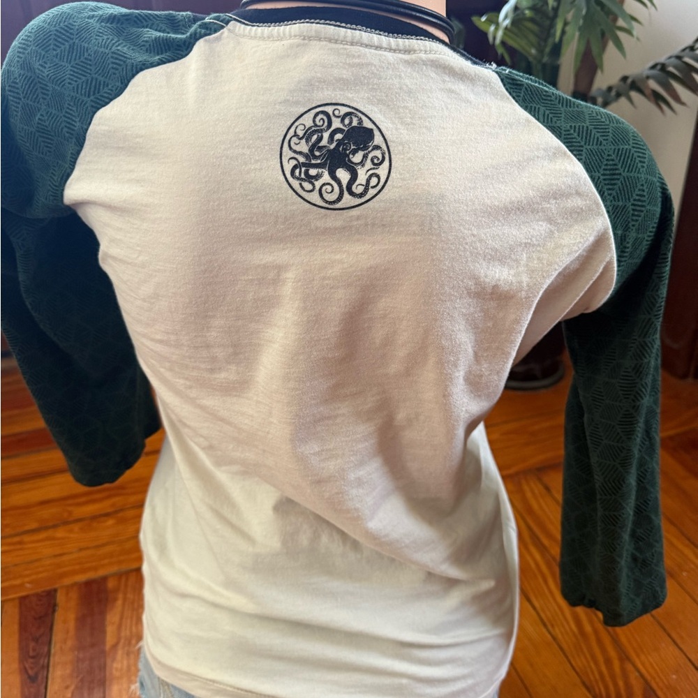 Secret Artist Graphic Tshirt - Picture 2 of 4